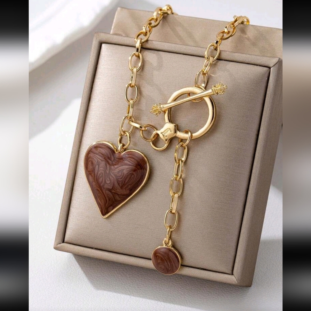 BRAND NEW ** Gold and Brown Heart Pendant Necklace